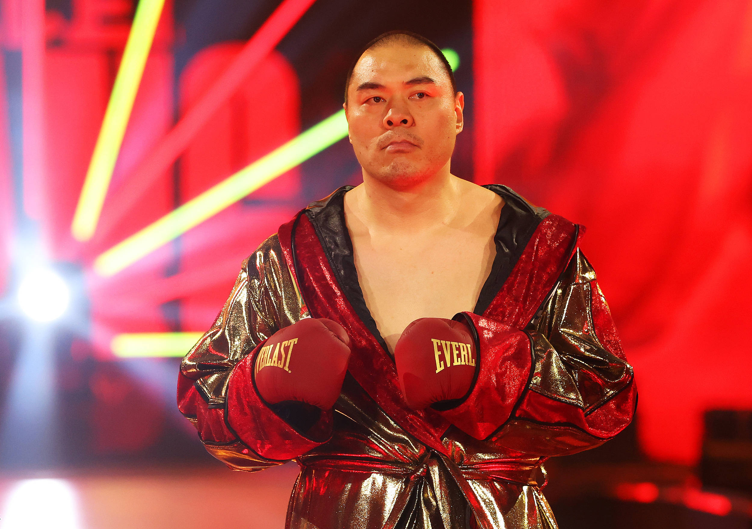 拳击传奇谢幕,球迷泪洒赛场 拳击传奇谢幕,球迷泪洒赛场