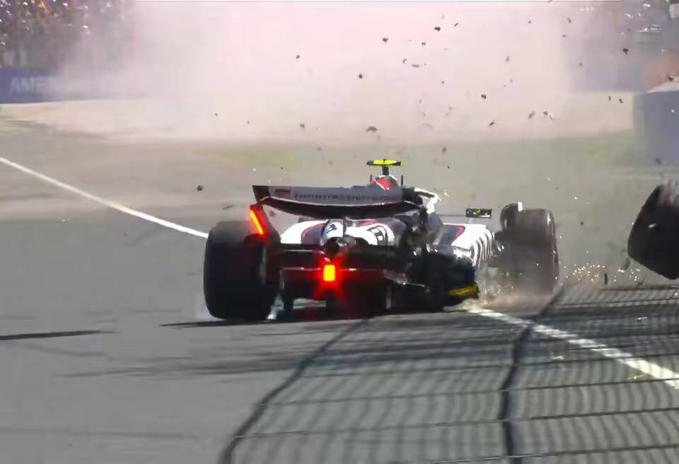 索伯车队轻取哈斯车队，汉密尔顿点燃赛场