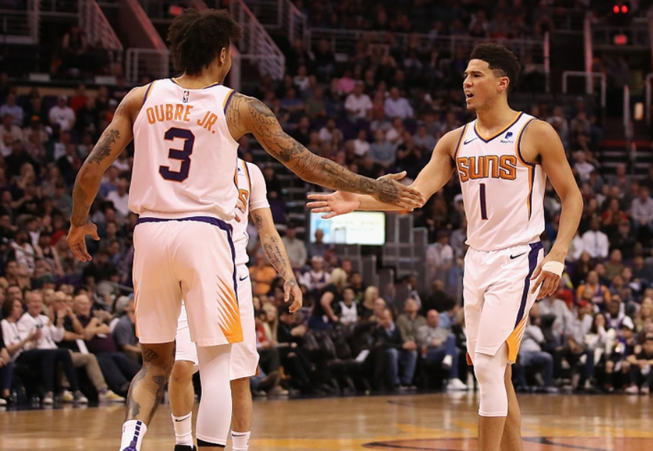 上海队横扫四川队,字母哥带队取胜 上海队横扫四川队,字母哥带队取胜