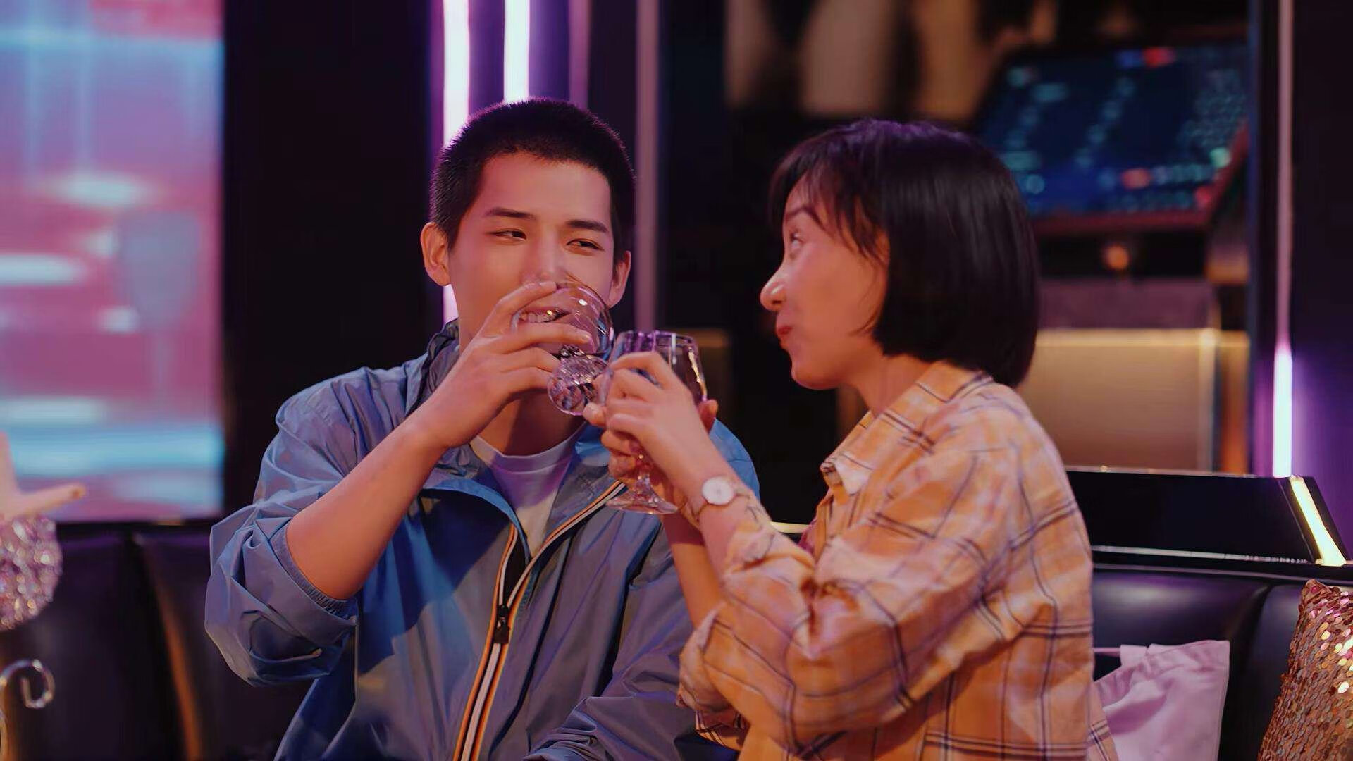 绿茵赛道，卡马文加引擎轰鸣，贝蒂斯极限绝杀超越毕巴路障