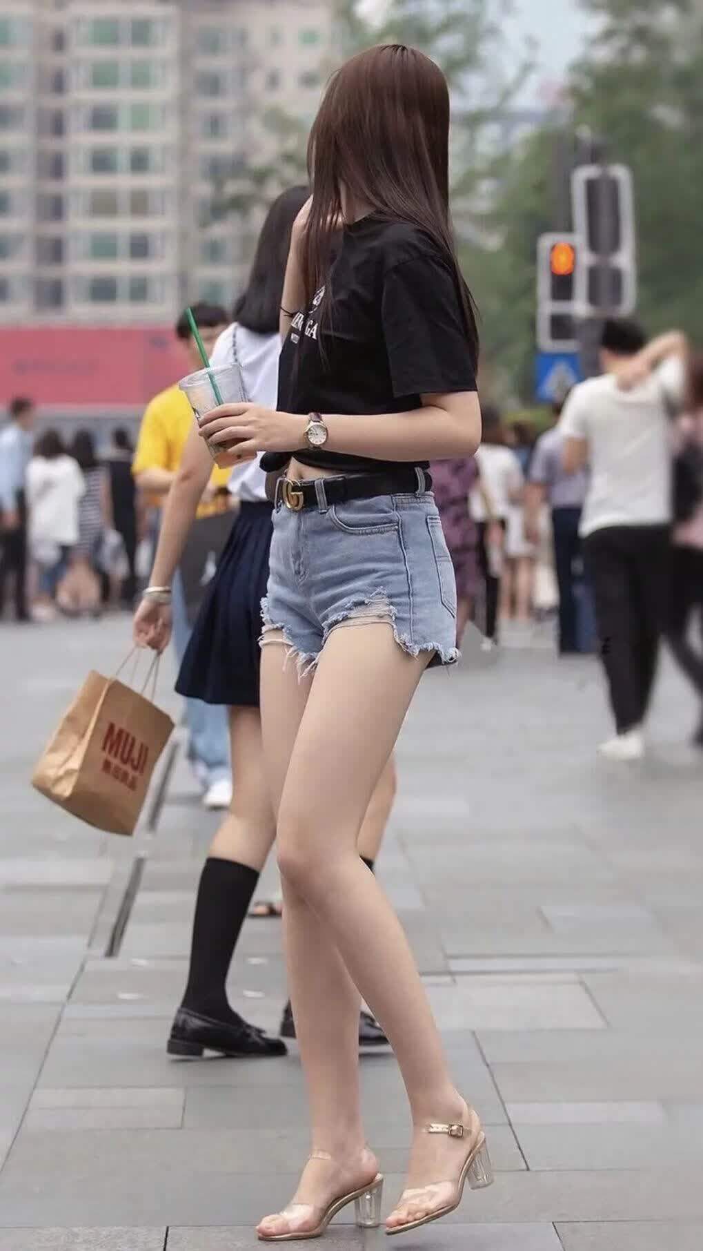 绿茵魔术师,当迪巴拉的脚尖点燃贝蒂斯的艺术,克罗亚的阴影在震颤